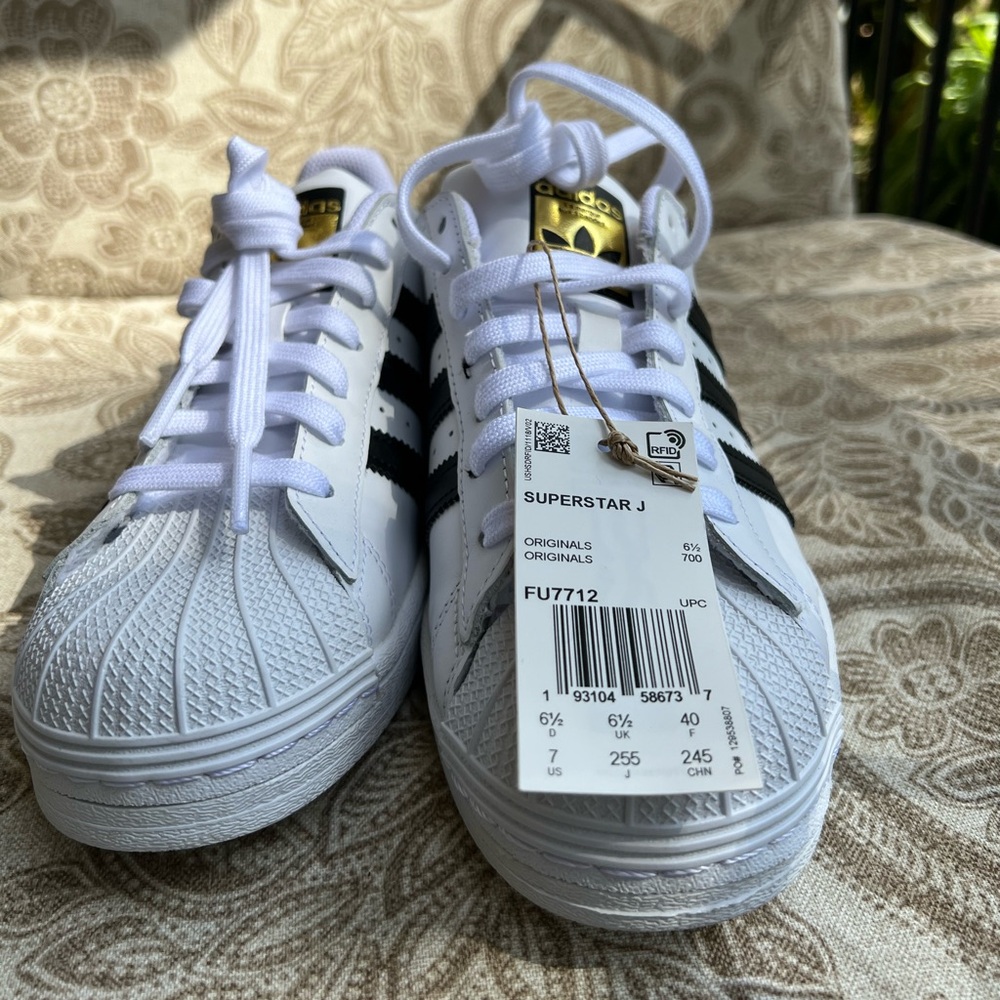 NWT Adidas Originals Superstars Black&White Womens US 7